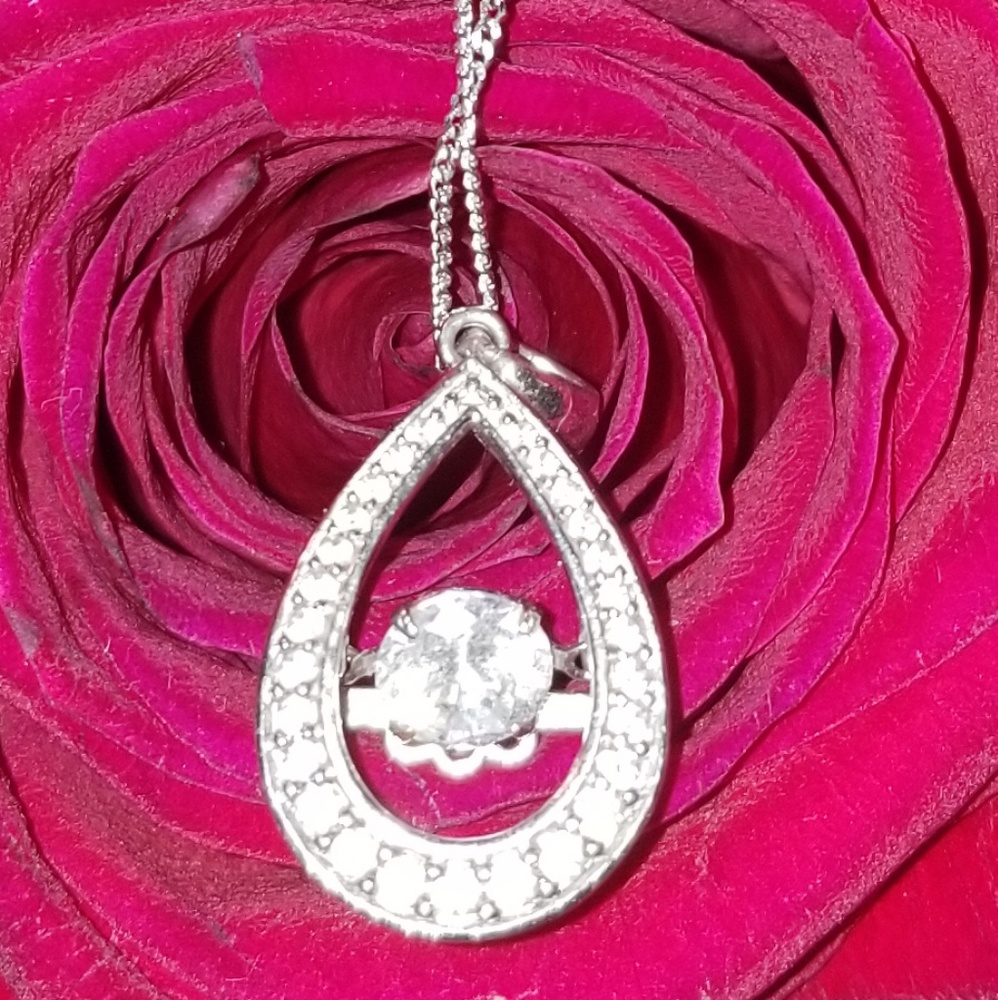 Necklace in motion